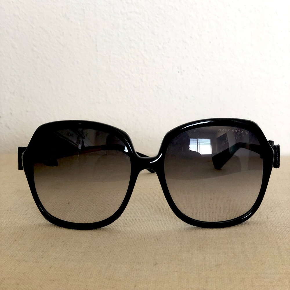 MARC JACOBS Sunglasses with ribbon